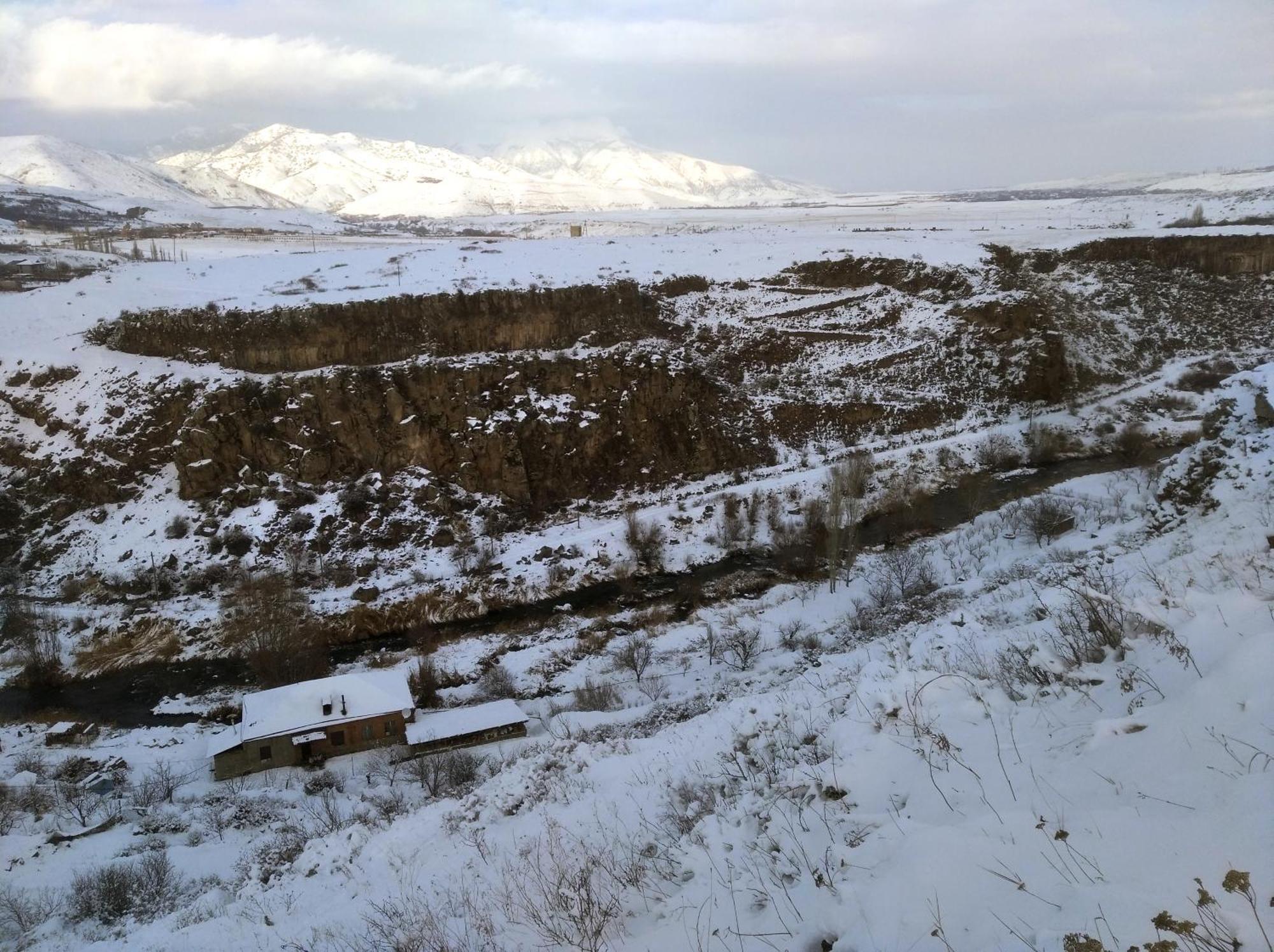 Zove Rural Cottage With Garden Views K'arashamb Экстерьер фото
