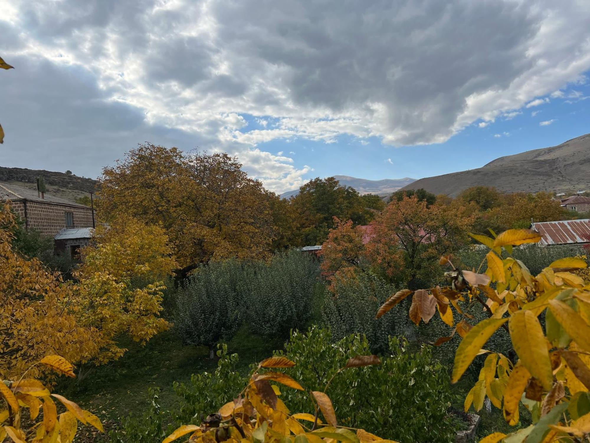 Zove Rural Cottage With Garden Views K'arashamb Экстерьер фото