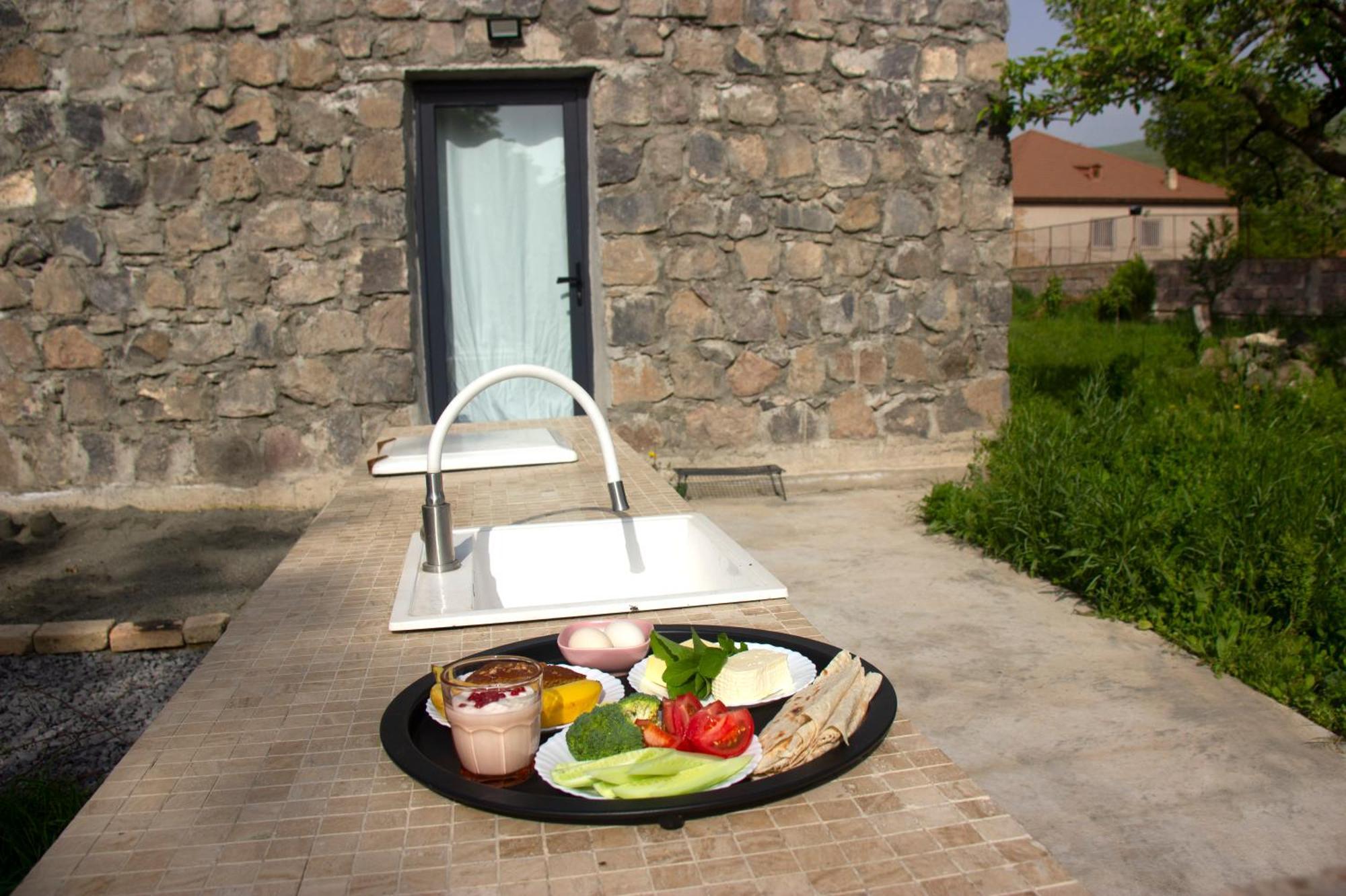 Zove Rural Cottage With Garden Views K'arashamb Экстерьер фото